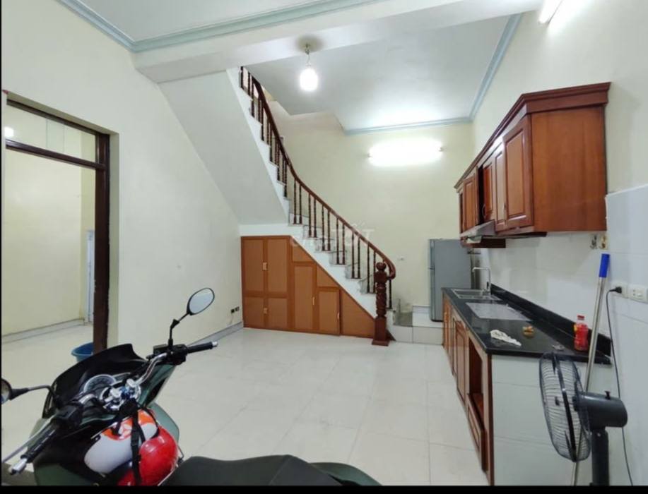 Cho thuê nhà ở nhóm SV, gđ, KD onl, VP ngõ Tân Mai 3 tầng x 48m2, 4 ngủ, 3 vệ sinh, 12 Triệu - Ảnh chính